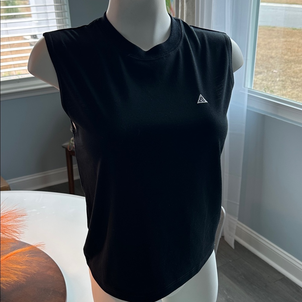 ♟️NWOT♟️Nike ACG Black Muscle Tee